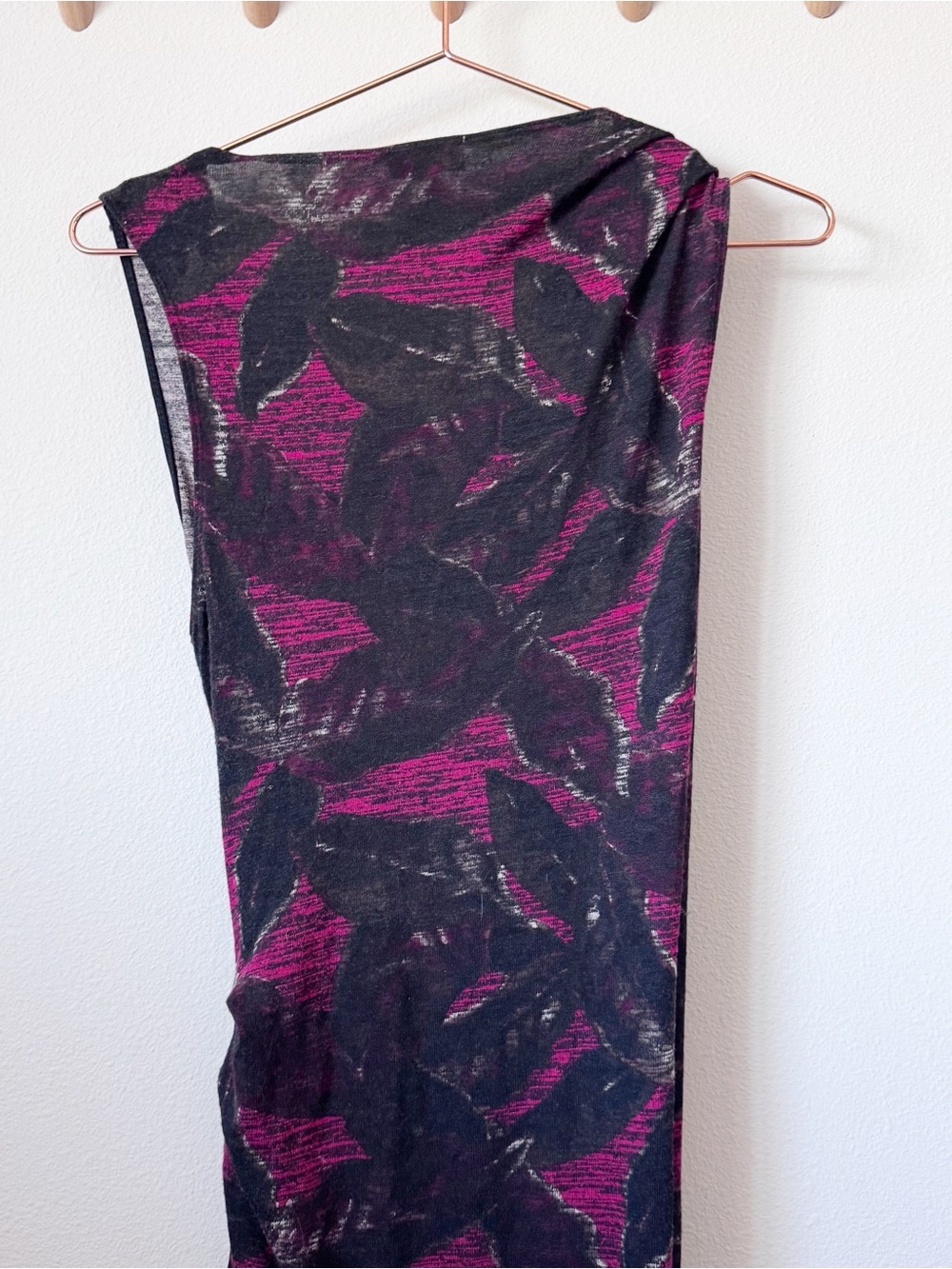Wilfred Floral Ruched V-Neck Midi Dress in Black and Burgundy - Picture 12 of 13
